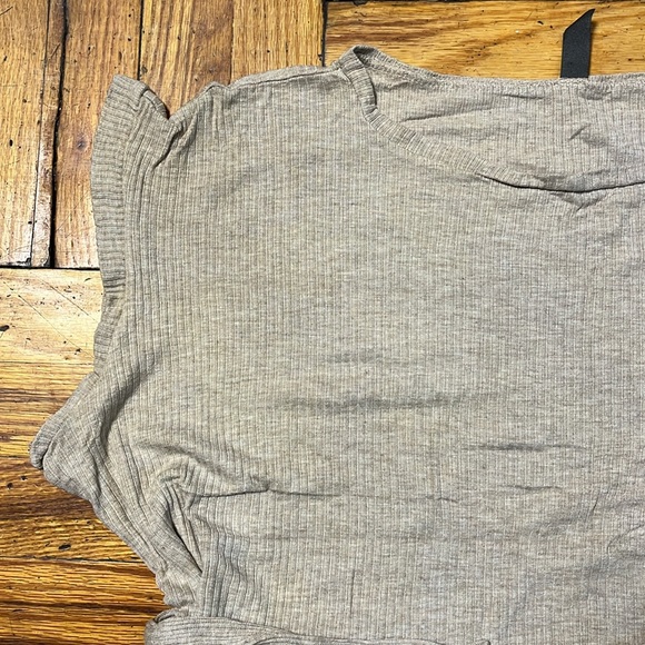 SOLD   💃🏼FREE W/BUNDLE Francesca’s Alya Ribbed Tie Waist Midi Dress - Picture 2 of 6